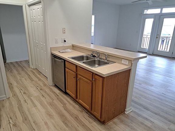 5th image of 635-675 Woodbrook Dr #655-404