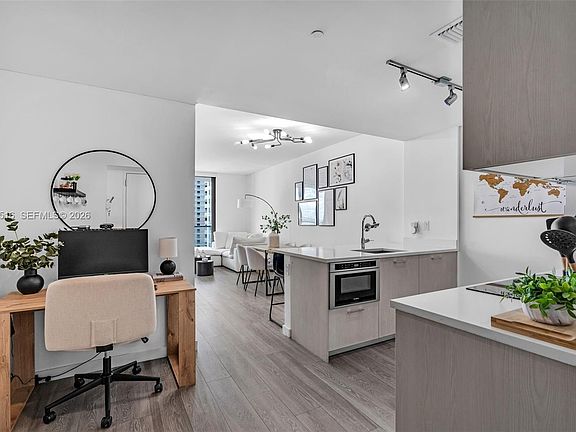 4th image of 501 NE 31st St Unit 3704