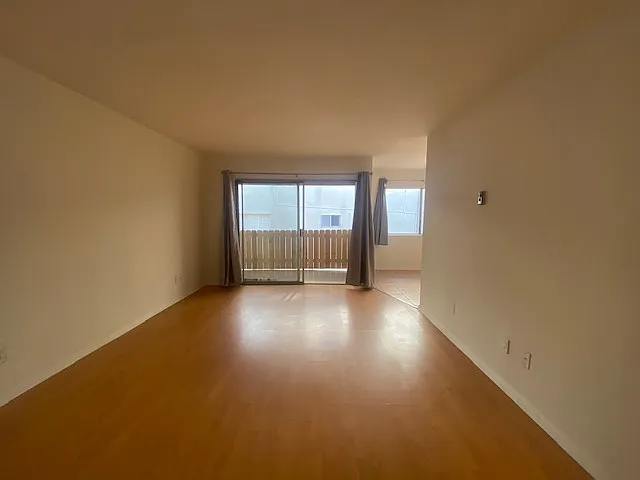 Building Photo - 11920 Mayfield Ave #6