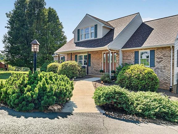 4th image of 121 Pleasant View Dr #15