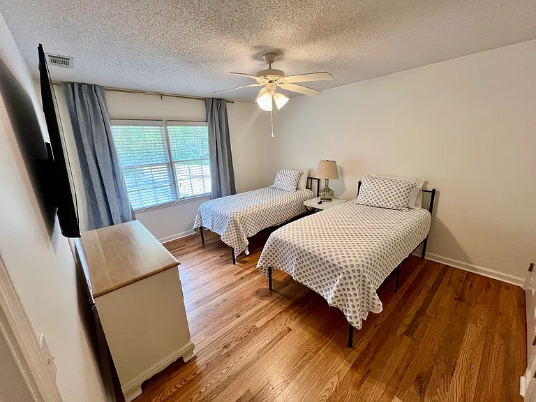 605 Regent Rd — Photo 11