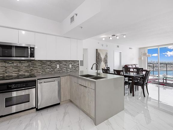 4th image of 335 Biscayne Blvd #2612