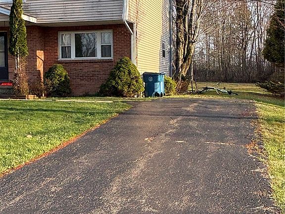 2nd image of 837B Beach Rd