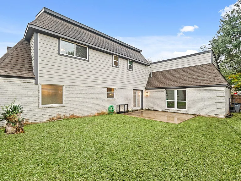 410 Bauxhall Ct — Photo 22
