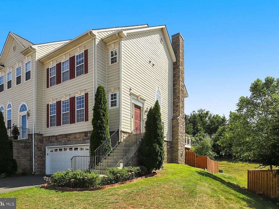 1st image of 847 Bluefield Sq NE