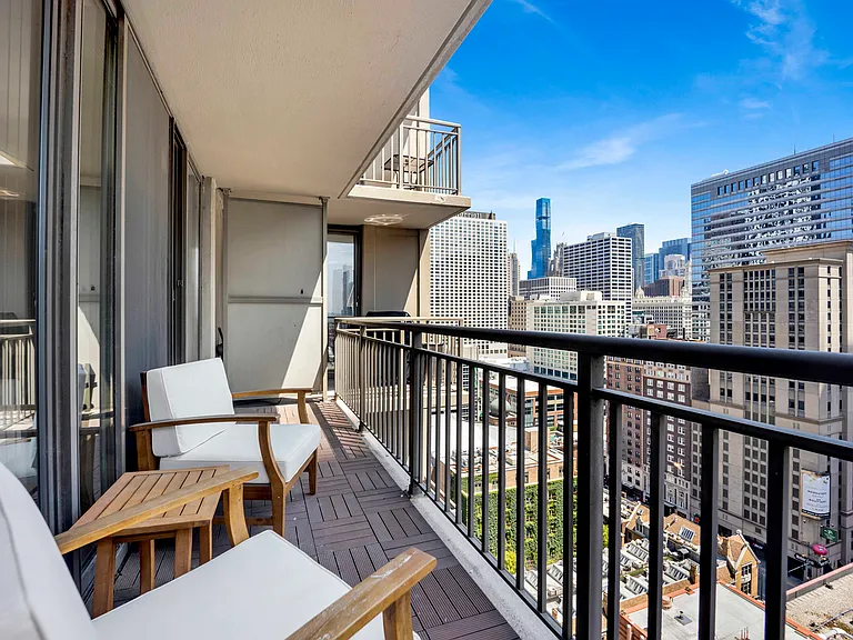 630 N State St #2208 — Photo 9