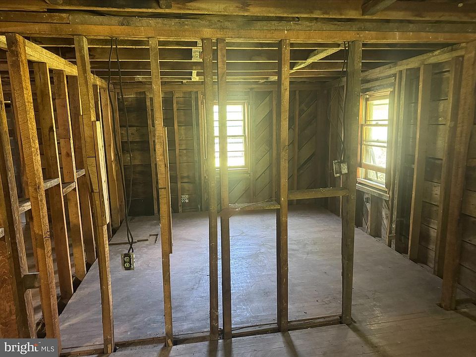 2nd image of 307 Jennings Ln
