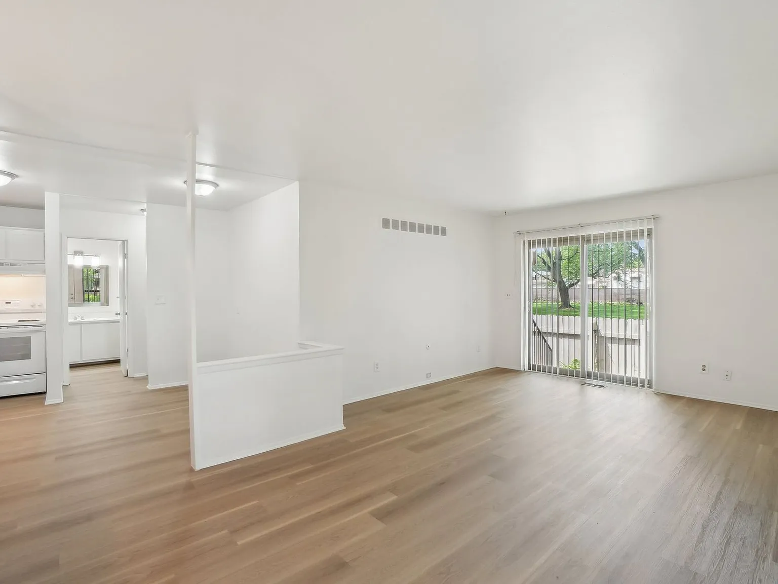 Taylor Gardens Apartments — Photo 2
