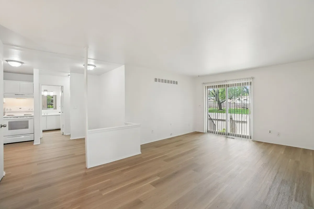 Building Photo - Taylor Gardens Apartments