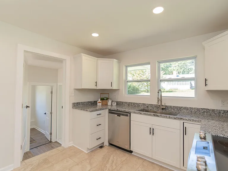 913 Woodmore Ter — Photo 27