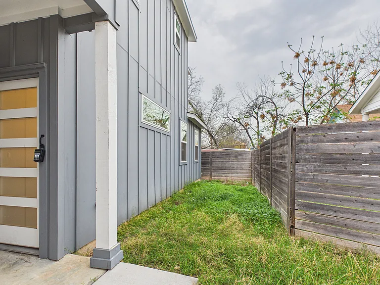 6102 Caddie St #B — Photo 3