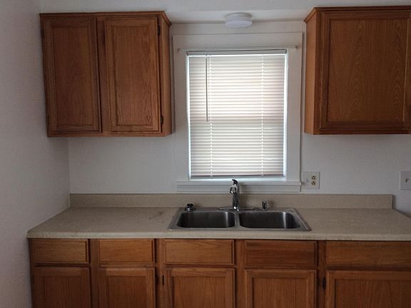 3rd image of 1361 Hartford Ave