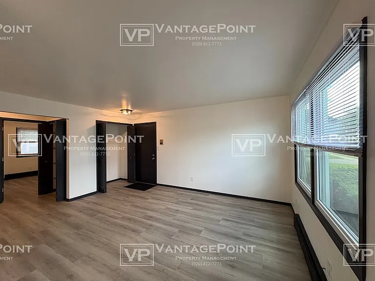 2120 Van Deuren St — Photo 9