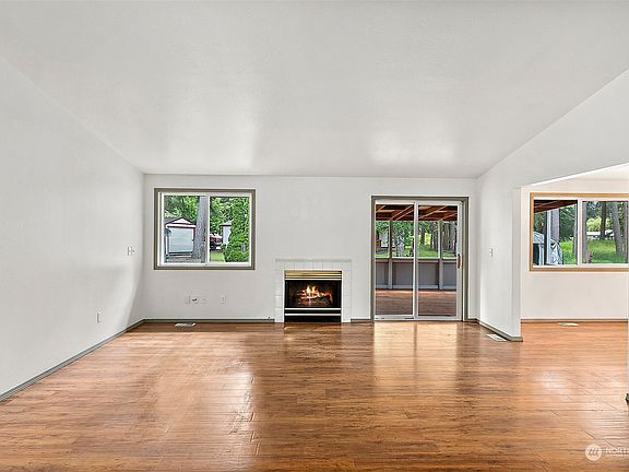 4th image of 4608 247th Street Ct E