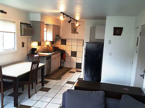 2nd image of 611 Monroe St NE APT 7