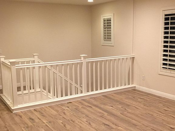 4th image of 27367 Dearborn Dr