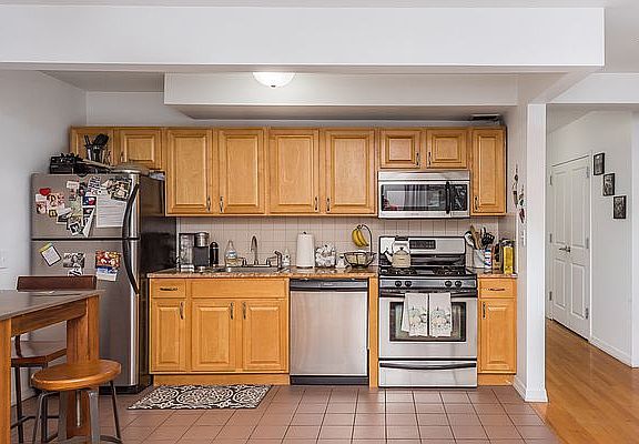 3rd image of 1810 27th Ave APT 4A