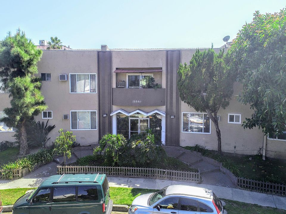 1st image of 15540 Moorpark St APT 3