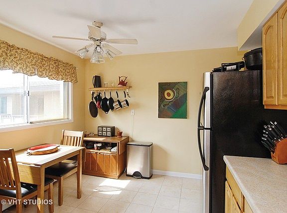5th image of 1040 Erie St APT 507