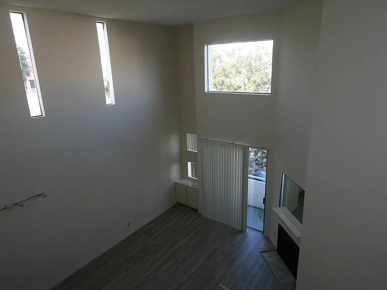 3637 Clarington Ave #202 — Photo 12