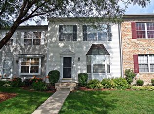 1386 Arlington Ct, Geneva, IL 60134