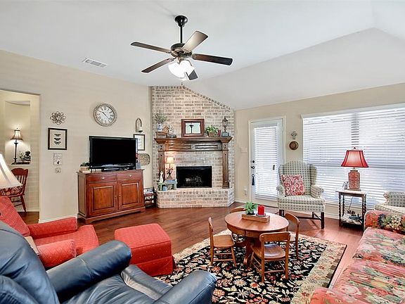 4th image of 10217 Blackberry St
