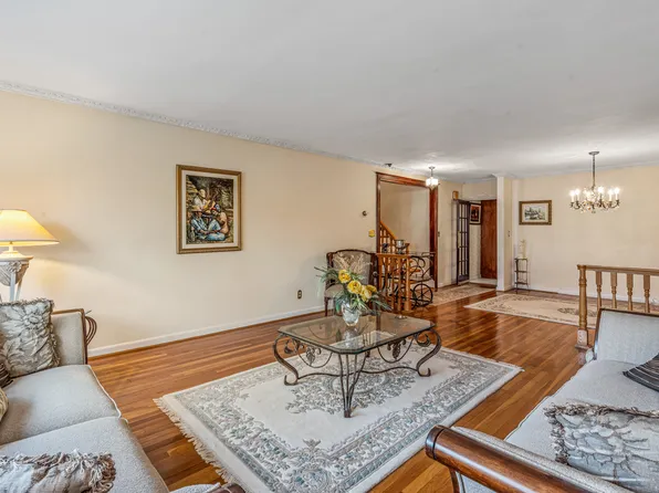 86-79 Pinto Street image 7 of 25