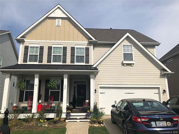 2nd image of 523 Lakeview Dr