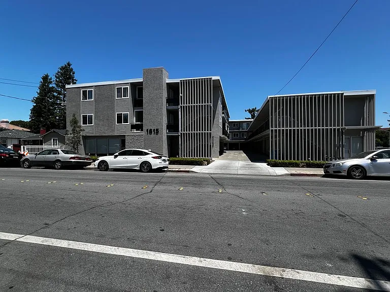 1615 Hudson St — Photo 11