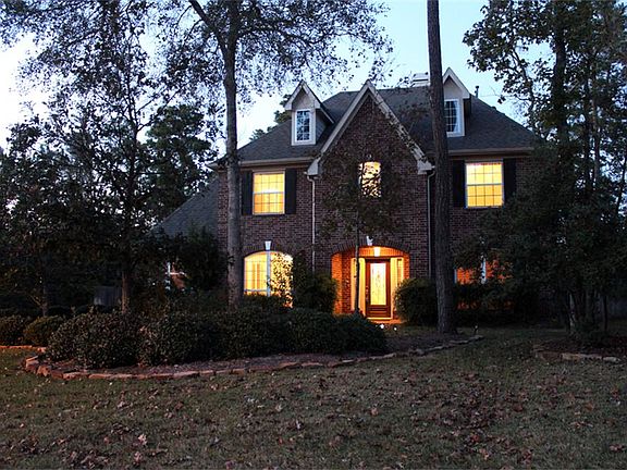 Located on a cul-de-sac lot in the desired Village of Sterling Ridge, in the prestigious enclave of 