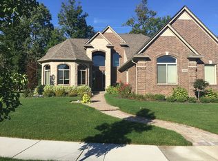 54581 Glen Oaks Dr, Shelby Township, MI 48315