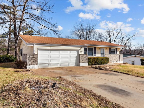 2nd image of 11012 Saginaw Dr