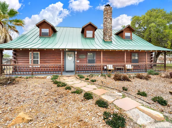 227 EAGLE RIDGE DR, Floresville, TX 78114