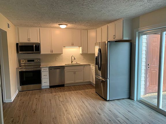 3rd image of 25 Westdale Dr