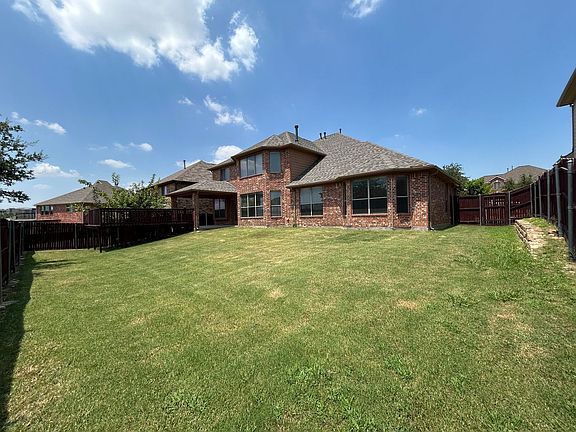 3rd image of 3916 Bamberg Ln