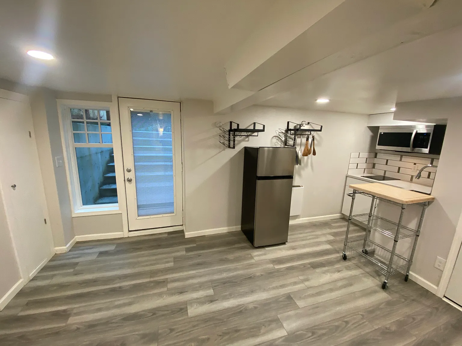 Studio, 318 sqft, $850 — Photo 2