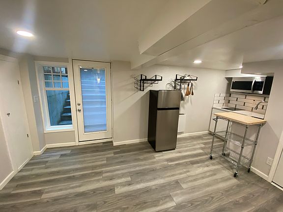 2nd image of 141 NE Lombard St #1