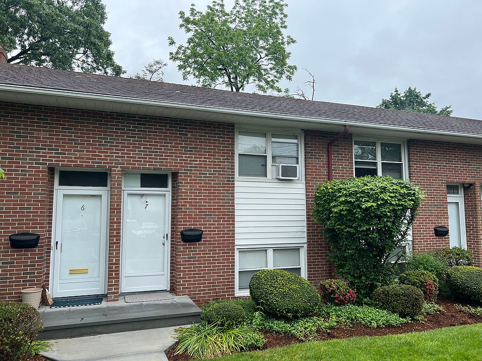 1st image of 7 Willowbrook Ct