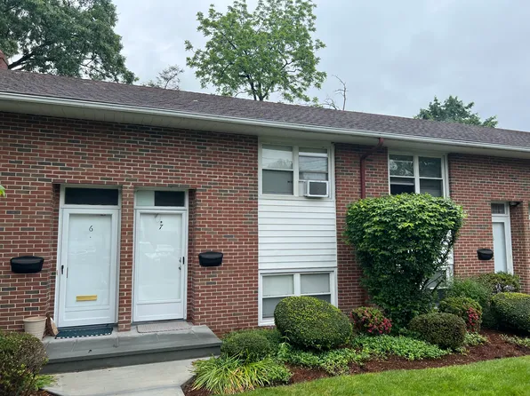 7 Willowbrook Ct, Stamford, CT 06902