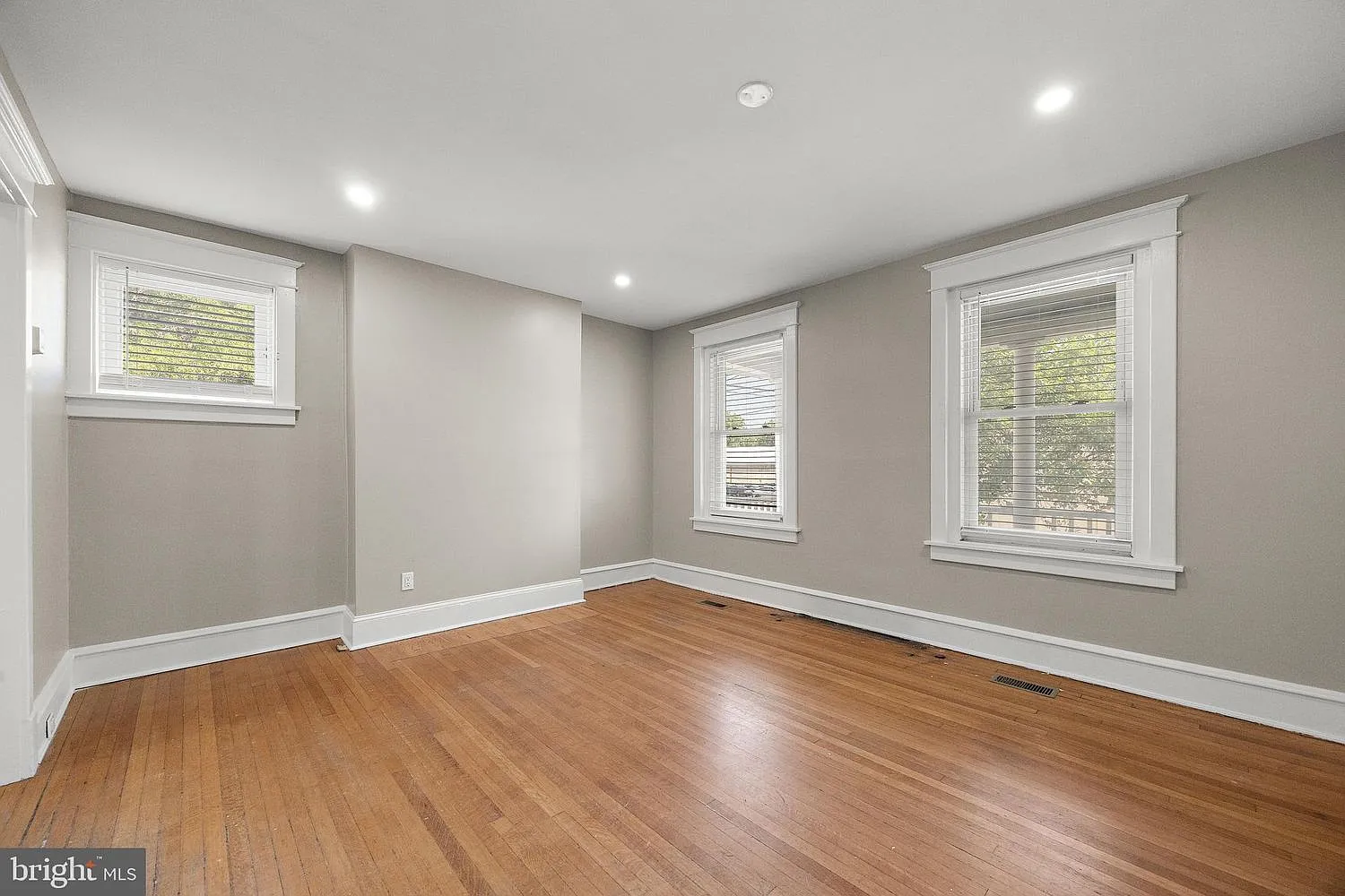 3 bed, 1400 sqft, $2,900 — Photo 3