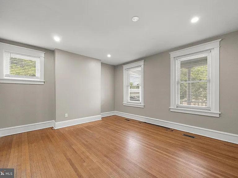 1618 W 14th St — Photo 3