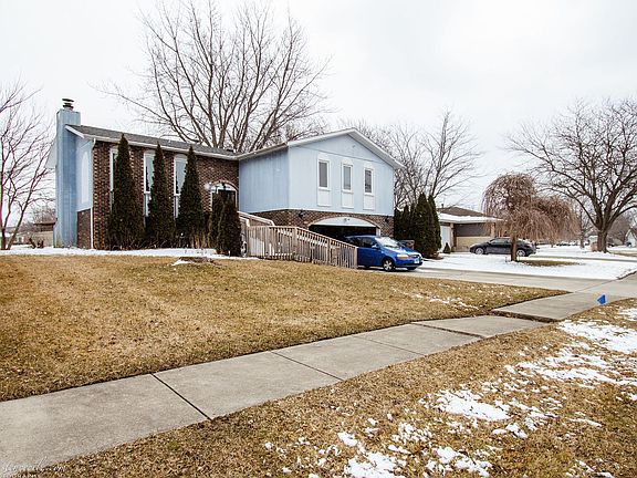 2nd image of 860 Independence Dr