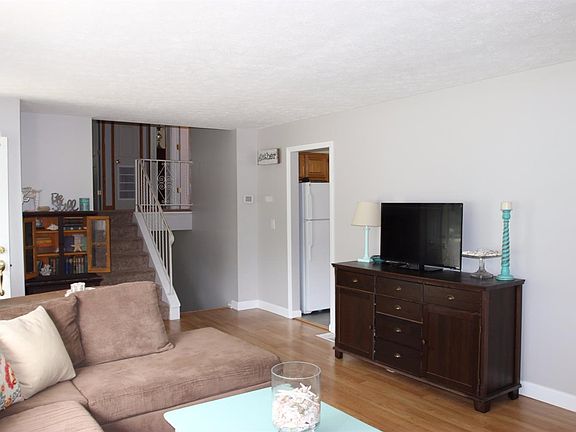 4th image of 8199 Moubray Dr