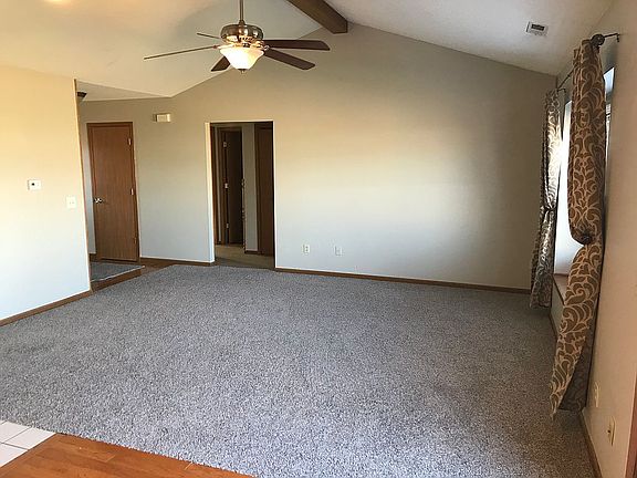 4th image of 318 Countryside Dr