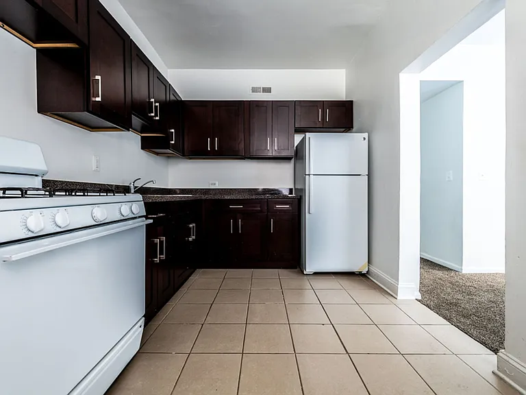5051 S Forrestville — Photo 94