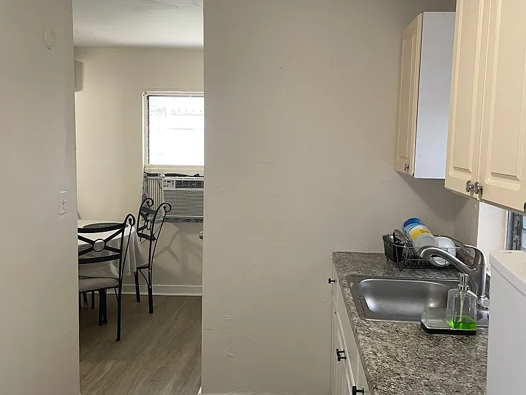 735 Flagami Blvd — Photo 7