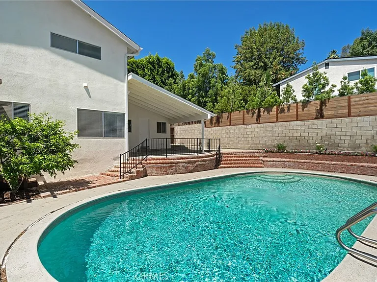 21816 Providencia St — Photo 34