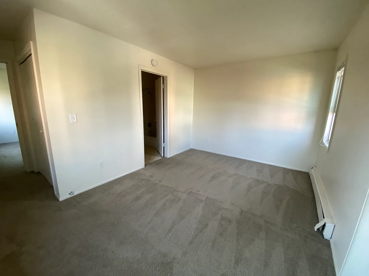 3 bed, 1200 sqft, $4,650 — Photo 4