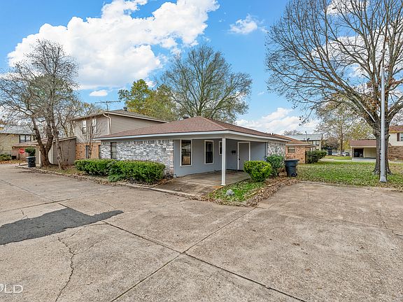 3rd image of 305 Orleans Ave