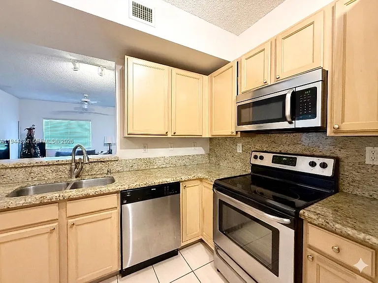 6001 SW 70th St #612 — Photo 19
